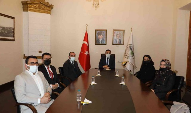 Vali Öksüz, Kazı Başkanı Arslan ile bir araya geldi