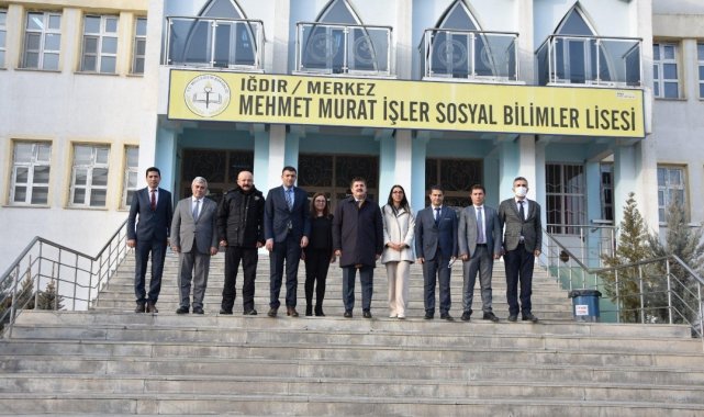 Vali Sarıibrahim, okul ziyaretlerine devam ediyor