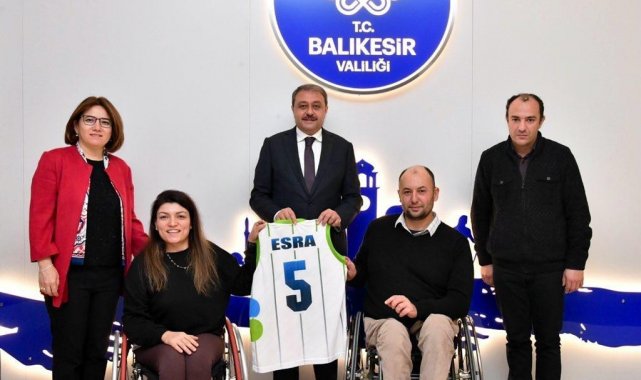 Vali Şıldak Engelli sporcuları makamında misafir etti
