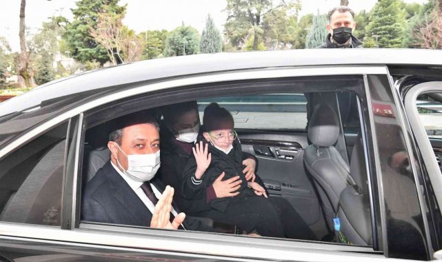 Vali Şıldak'tan minik Tuğberk'e makam aracı ile şehir turu