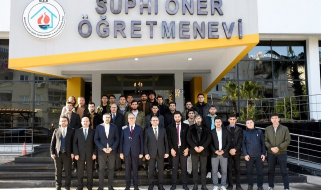 Vali Su, İslami İlimler Fakültesi ve İlahiyat Fakültesi öğrencileri ile bir araya geldi