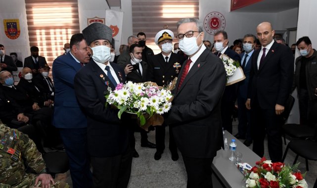 Vali Su, Mersin'in kurtuluş gününde gazilerle buluştu