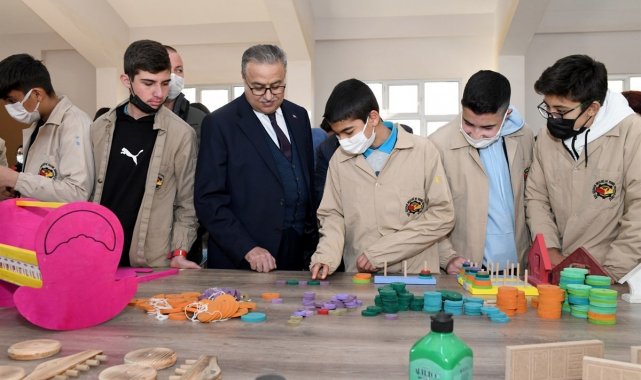 Vali Su, MTOSB'deki öğrencilerle buluştu