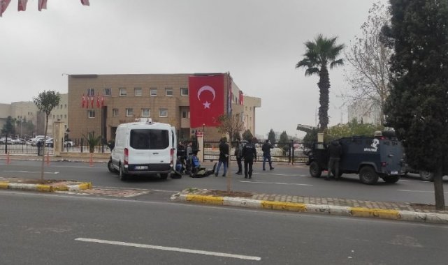 Valilik önüne bırakılan çanta ekipleri alarma geçirdi