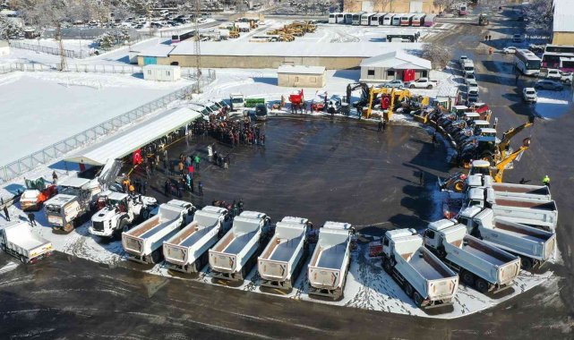 Van Büyükşehir Belediyesi araç filosona 57 yeni araç ekledi