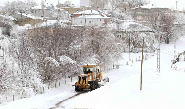 Van Büyükşehir Belediyesi, kapalı mahalle yollarını açıyor