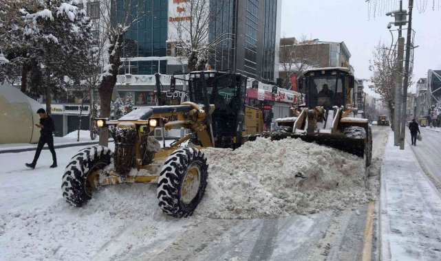 Van Büyükşehir Belediyesinden karla mücadele seferberliği