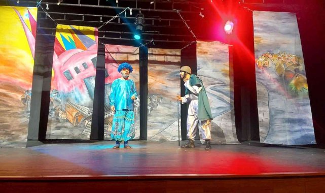 Van Büyükşehir Belediyesinin çocuk tiyatrosu renkli görüntülere sahne oldu