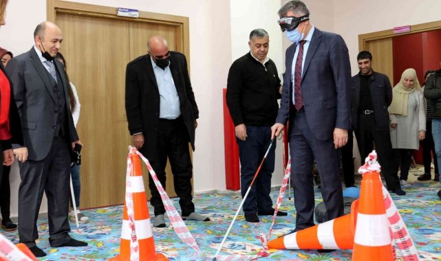 Van Büyükşehir'den 'Beyaz Baston Haftası'nda miniklere farkındalık eğitimi