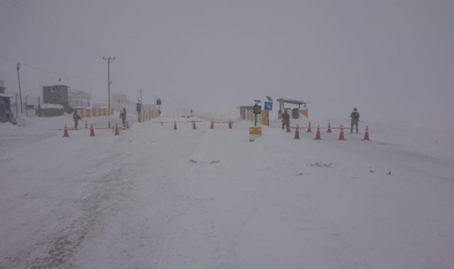 Van-Çatak karayolu trafiğe kapatıldı