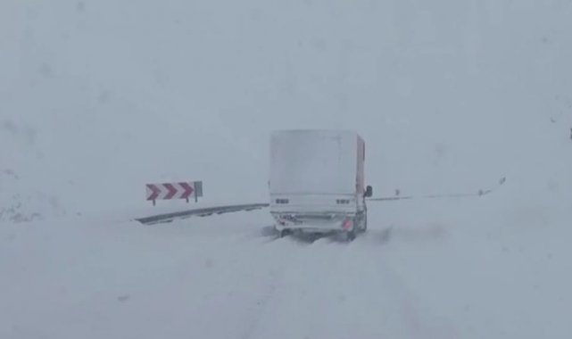 Van-Çatak karayolu yeniden trafiğe kapatıldı