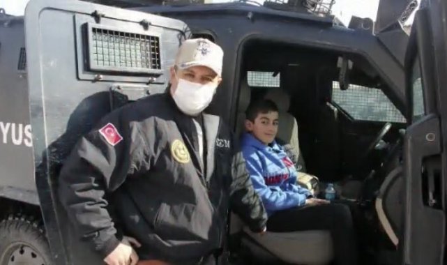 Van polisi çocuklarla buluştu