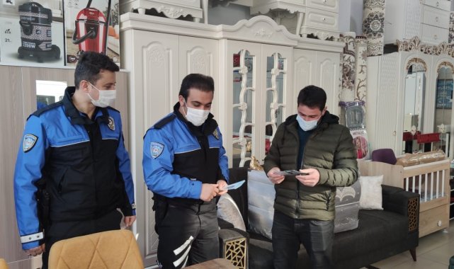 Van polisi vatandaşlara KADES' ile dolandırıcılık konularını anlatıyor