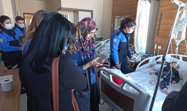 Van polisinden hasta çocuklara moral ziyareti