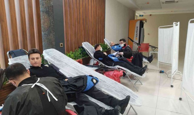 Van polisinden kan bağışı