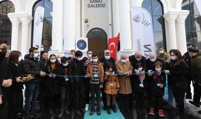 Van&#039;da &#039;Sanatta 40. Yıl&#039; sulu boya resim sergisi