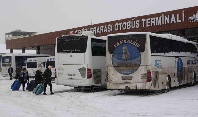 Van'da otobüs seferleri iptal edildi