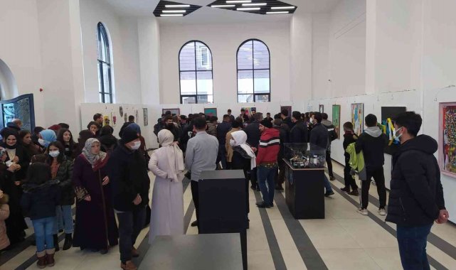 Van'da "Bir Dil Bir Kadın" resim sergisi