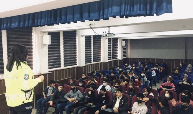 Van'da trafik polislerinin öğrencilere yönelik ziyaretleri devam ediyor