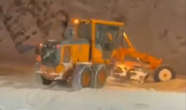 Van'da yoğun kar yağışı nedeniyle Kurubaş Geçidi ulaşıma kapatıldı