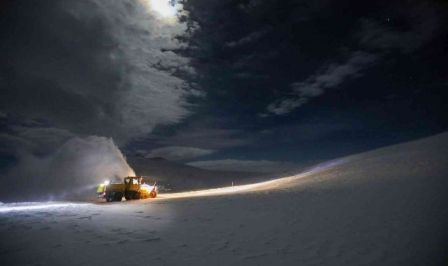 Van'ın kar kaplanları gece mesaisinde