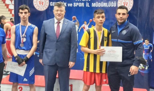 Vanlı boksörler madalyalarla döndü