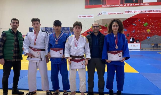 Vanlı judocular Diyarbakır'dan madalyalarla döndüler