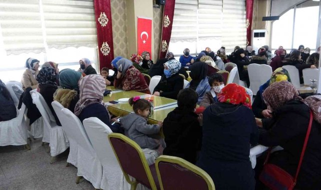 Vanlı kadınlar dost sohbetleri çerçevesinde bir araya geliyor