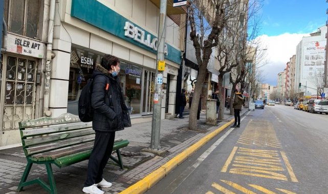 Vatandaşlar kapalı otobüs durağı istiyor