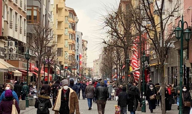 Vatandaşlar soğuk hava ve artan vakalara aldırış etmedi