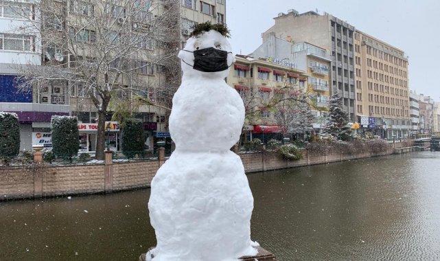 Vatandaştan kardan adamlı maske göndermesi