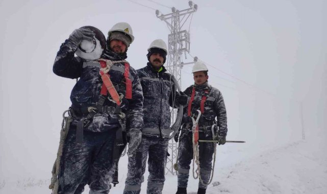 VEDAŞ ekiplerinin zorlu mücadelesi