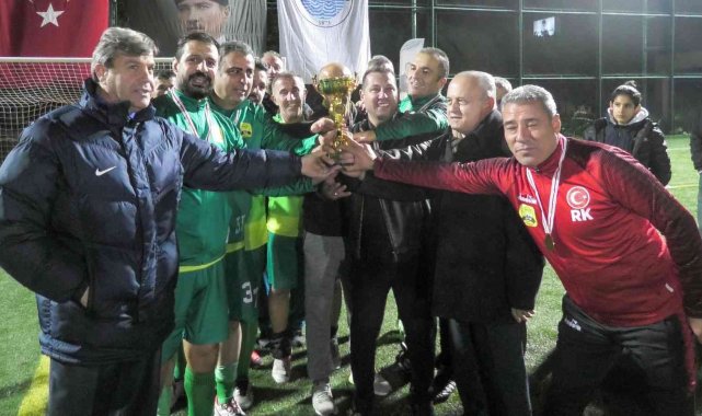 Veteranlar Naftalin Ligi Kurtuluş Kupasında kupalar sahiplerini buldu