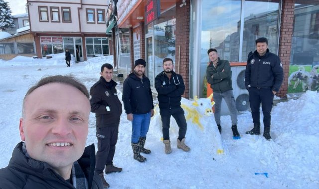 Veteriner hekimler kardan yapıp muayene etti