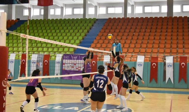 Voleybol 2. Lig: Elazığ Belediyesi Voleybol: 3 - Lice Gençlikspor: 0