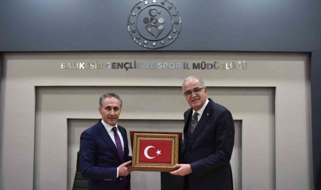 Voleybol Federasyon Başkanı Üstündağ, Balıkesirli gençlerle buluştu