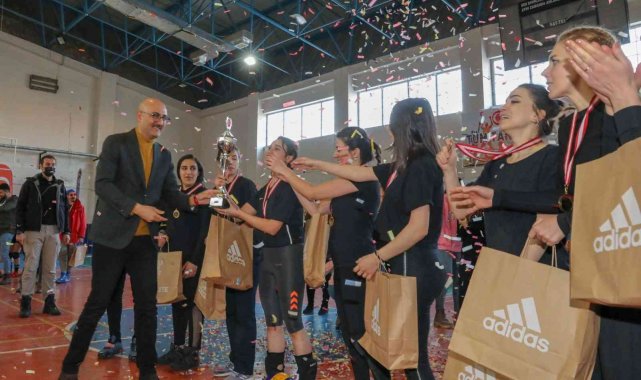 Voleybolda "Van'ın sultanları" şampiyon