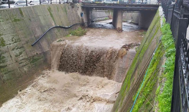 Yağan yağmur Tabakhane Deresi'ndeki suları yükseltti