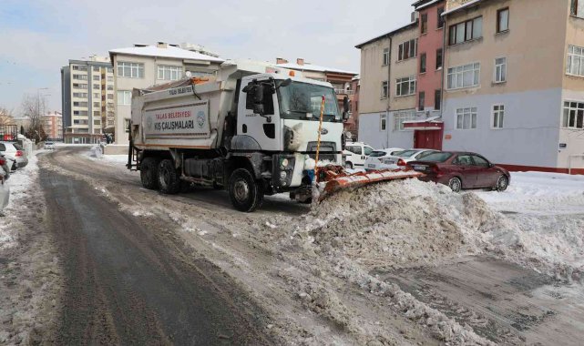 Yağış durdu, Talas'ta kar temizliği başladı