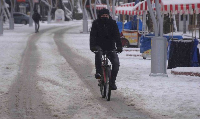 Yalova beyaza büründü