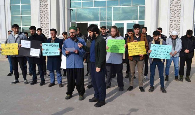 Yalova Üniversitesi öğrencileri, Cihad Kısa&#039;yı protesto etti