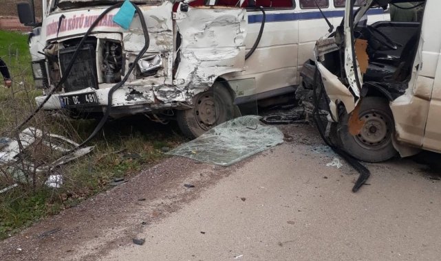 Yalova'da yolcu minibüsü ve panelvan çarpıştı: 5 yaralı