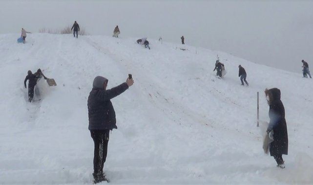 Yamacı doğal kayak pisti yaptılar