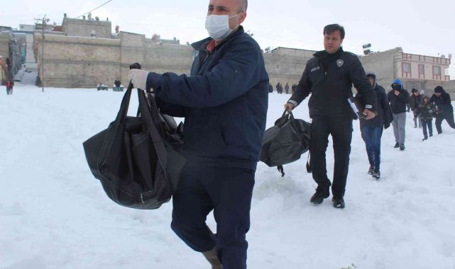 Yangında dumandan etkilenen 2 kardeş öldü