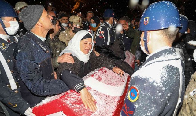 Yangında hayatını kaybeden uzman çavuş son yolculuğuna uğurlandı