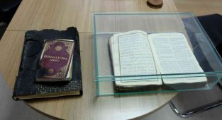 Yanmayan Kuran-ı Kerim'leri özenle saklıyorlar