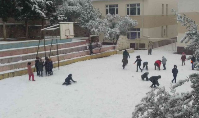 Yaptıkları kardan adama 'Filyasyoncu' adını koydular