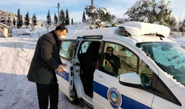 Yaşlı adamın yardımına zabıta ekipleri koştu