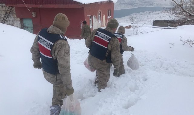 Yaşlı çiftin yardım çağrısına jandarma yetişti