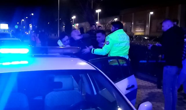 Yayaya çarpıp "Kralı gelsin" dedi, taşkınlık çıkarınca gözaltına alındı